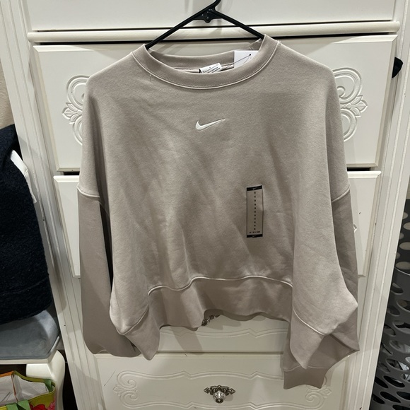 Nike Tops - women’s nike pullover